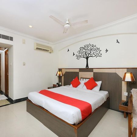 Oyo 1081 Hotel Sindhu International 蒂鲁帕蒂 外观 照片