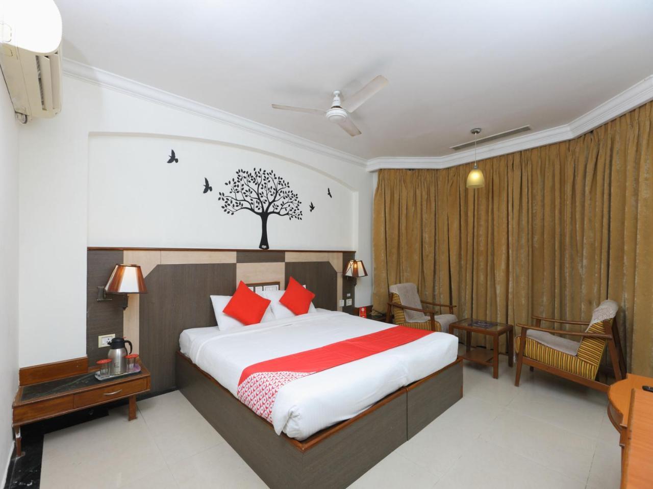 Oyo 1081 Hotel Sindhu International 蒂鲁帕蒂 外观 照片