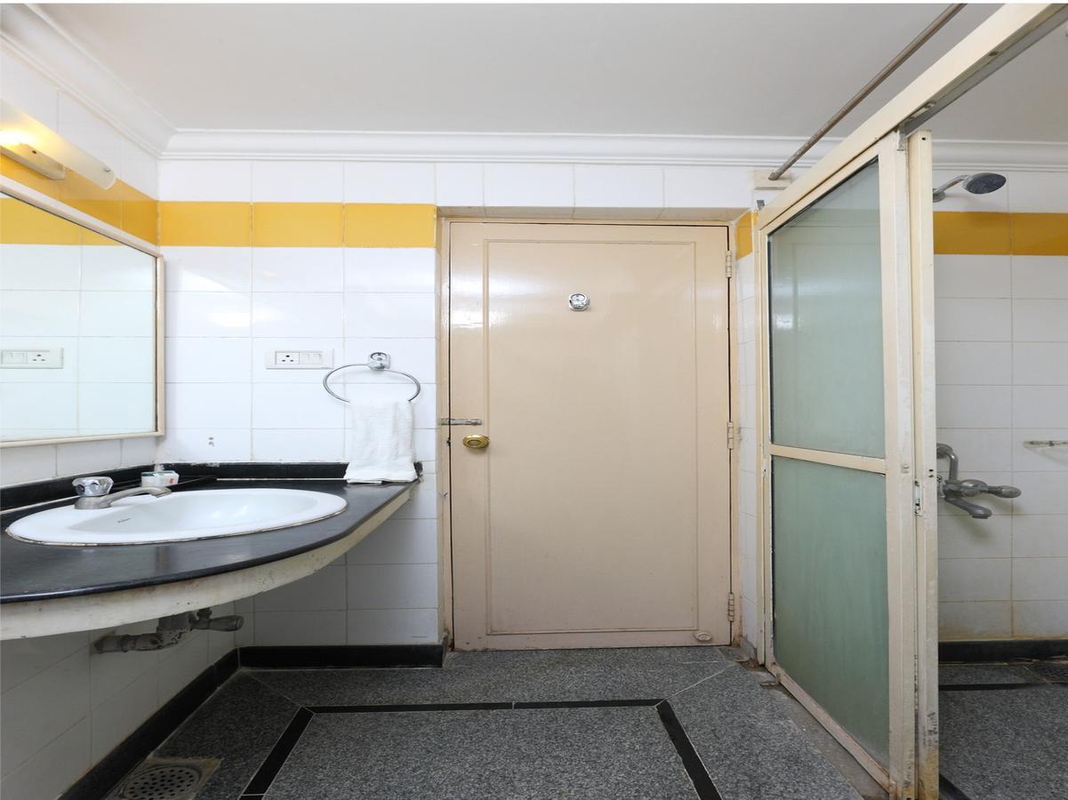 Oyo 1081 Hotel Sindhu International 蒂鲁帕蒂 外观 照片