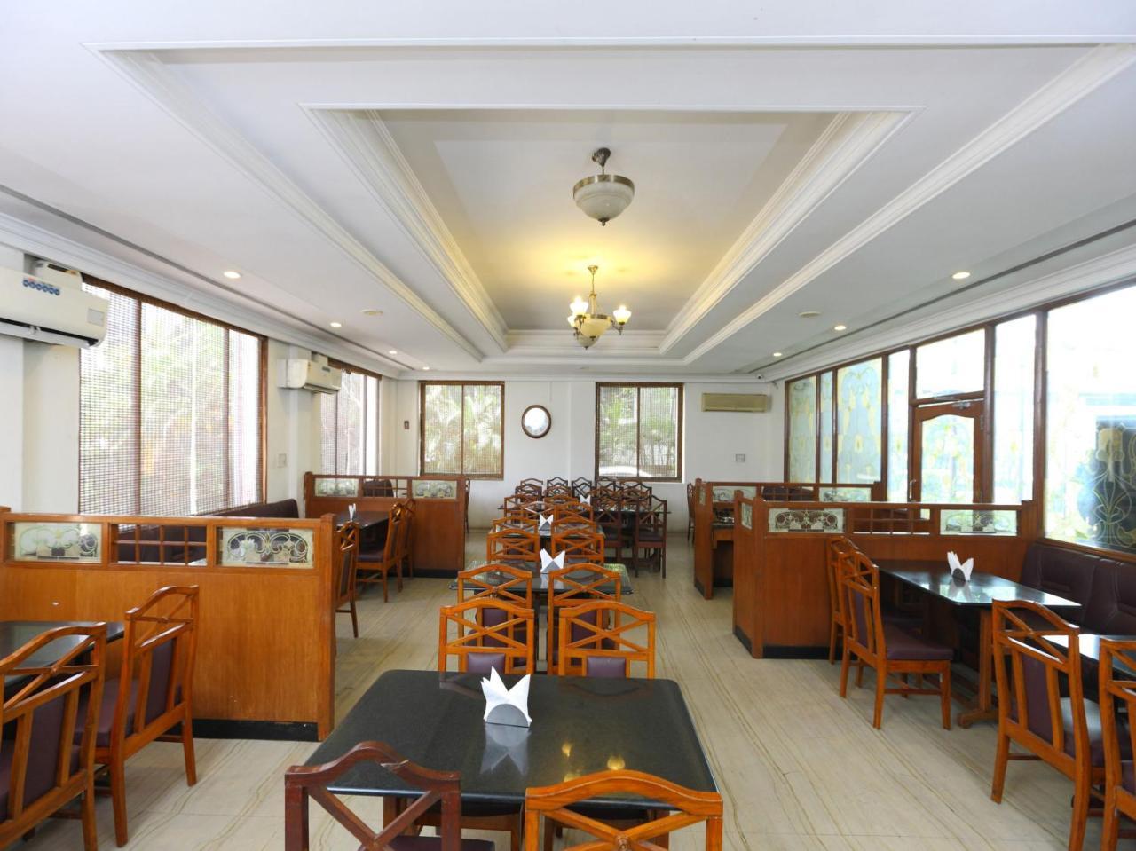 Oyo 1081 Hotel Sindhu International 蒂鲁帕蒂 外观 照片