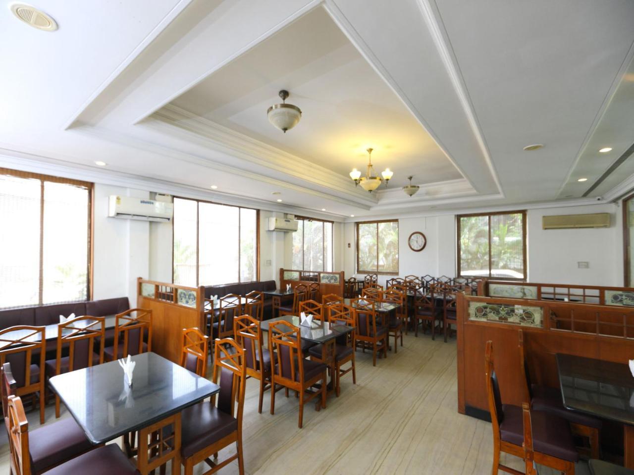 Oyo 1081 Hotel Sindhu International 蒂鲁帕蒂 外观 照片