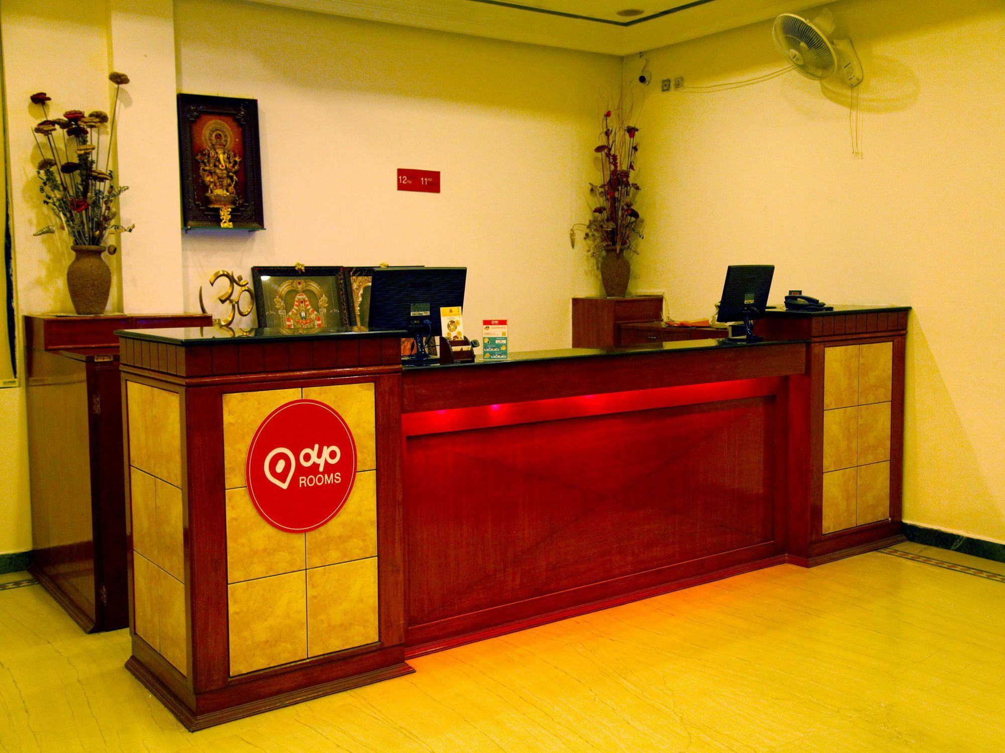 Oyo 1081 Hotel Sindhu International 蒂鲁帕蒂 外观 照片